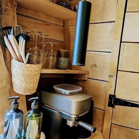 La Pomme De Pin Cornesse *