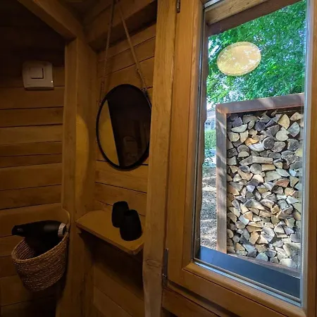 La Pomme De Pin Cornesse