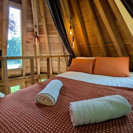 La Pomme De Pin Cornesse