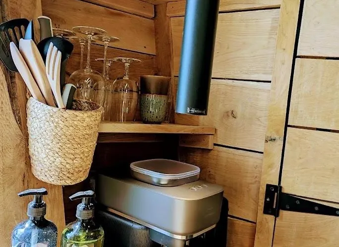 La Pomme De Pin Cornesse *