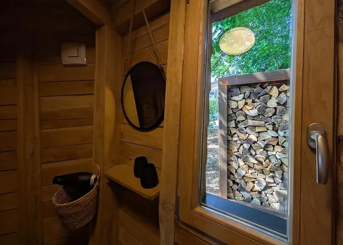 La Pomme De Pin Cornesse