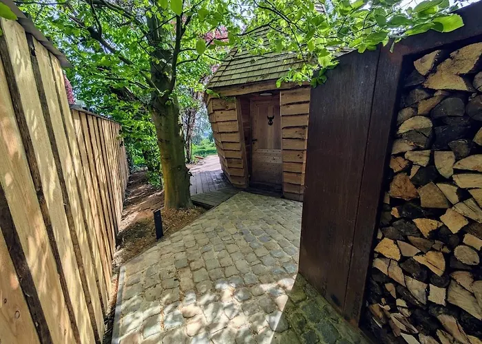 La Pomme De Pin Cornesse