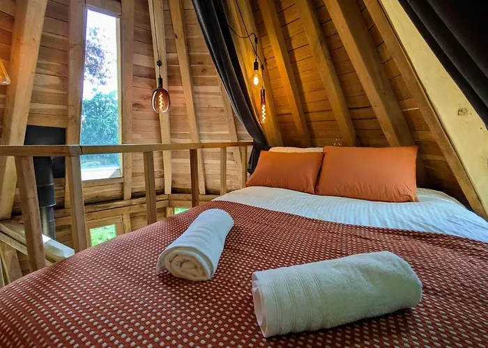 La Pomme De Pin Cornesse