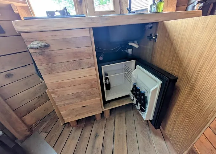 La Pomme De Pin Cornesse